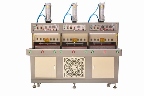 Precautions for ultrasonic pressing machine---Quanzhou three-station hot and cold pressing machine