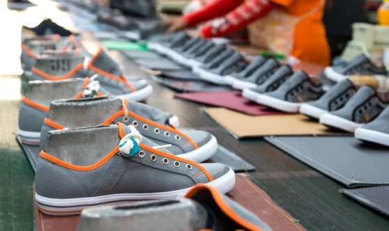 Only the material cost of a pair of shoes is about 30 yuan more than the opponent! The shoe factory here is in crisis